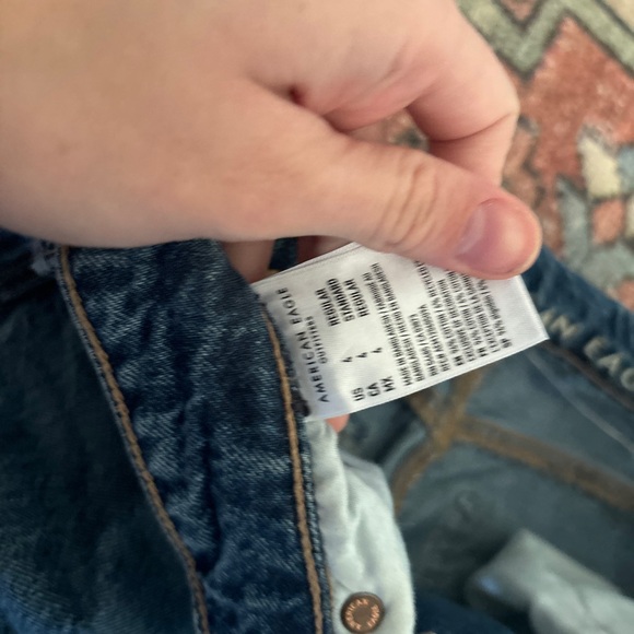 EUC American Eagle Outfitters High Rise Ripped Baggy Straight 90s Jean Size 4 - Picture 8 of 8